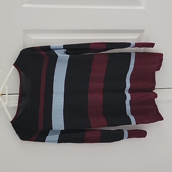 Le Chateau sweater - Picture 4 of 4